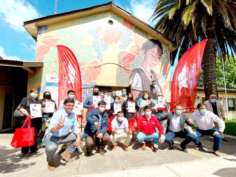 22 vecinos de Sagrada Familia  recibieron sus títulos de dominio