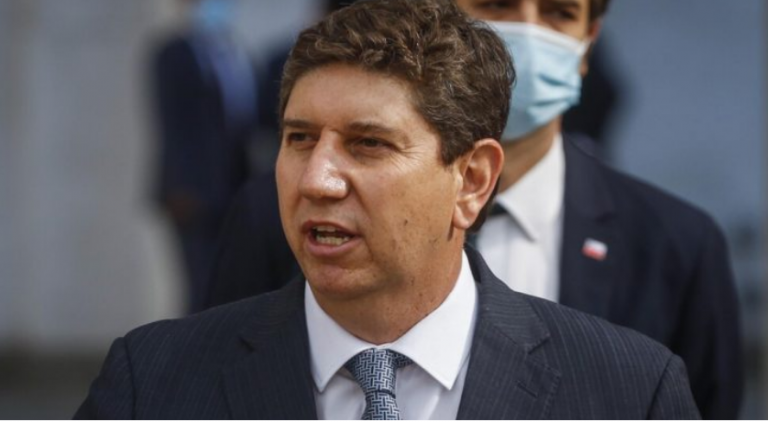 Nuevo ministro de Hacienda fija prioridades y oposición acusa retroceso en reforma a las pensiones