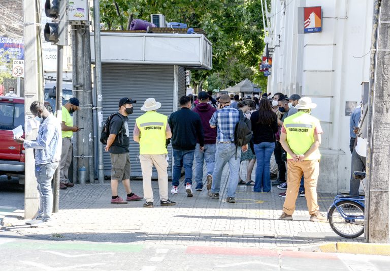 Preocupación por posible brote de “cepa británica” en Curicó