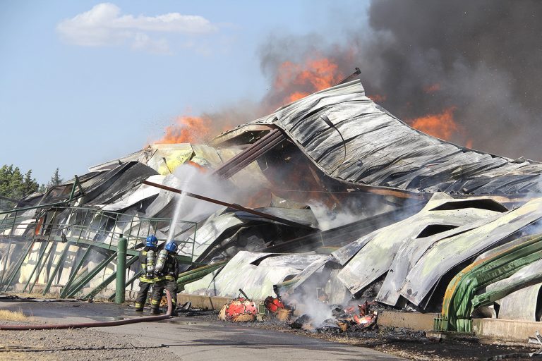Incendio de proporciones afectó a empresa agroindustrial en Tutuquén