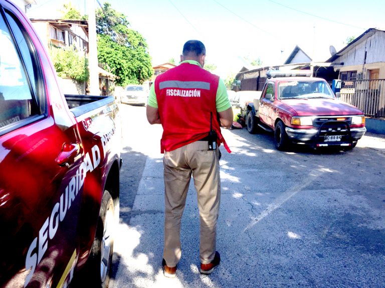 Continúa retiro de vehículos  abandonados en la vía pública