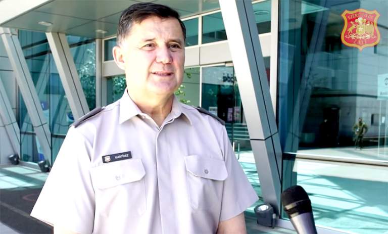 Comandante en jefe del Ejército visita a cabo que perdió sus piernas por atropello