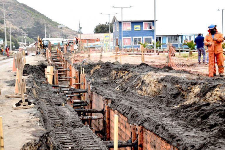 Avanza construcción de soluciones sanitarias en Iloca