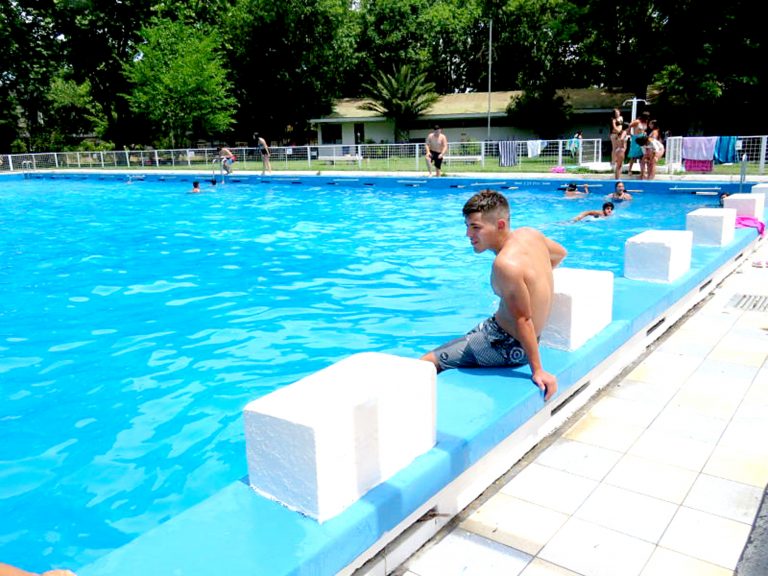Piscina Fiscal de Talca abrió sus puertas al período estival