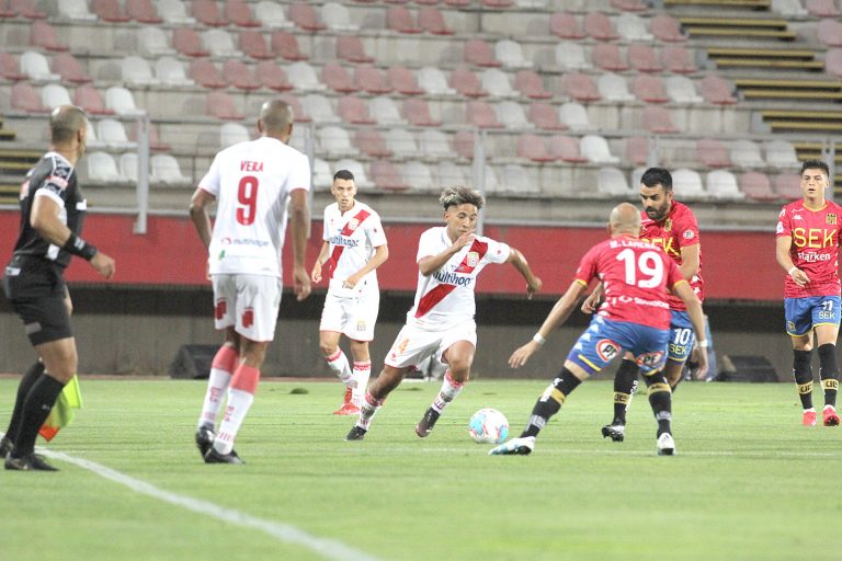 El curi otra vez al debe e hipoteca sus opciones