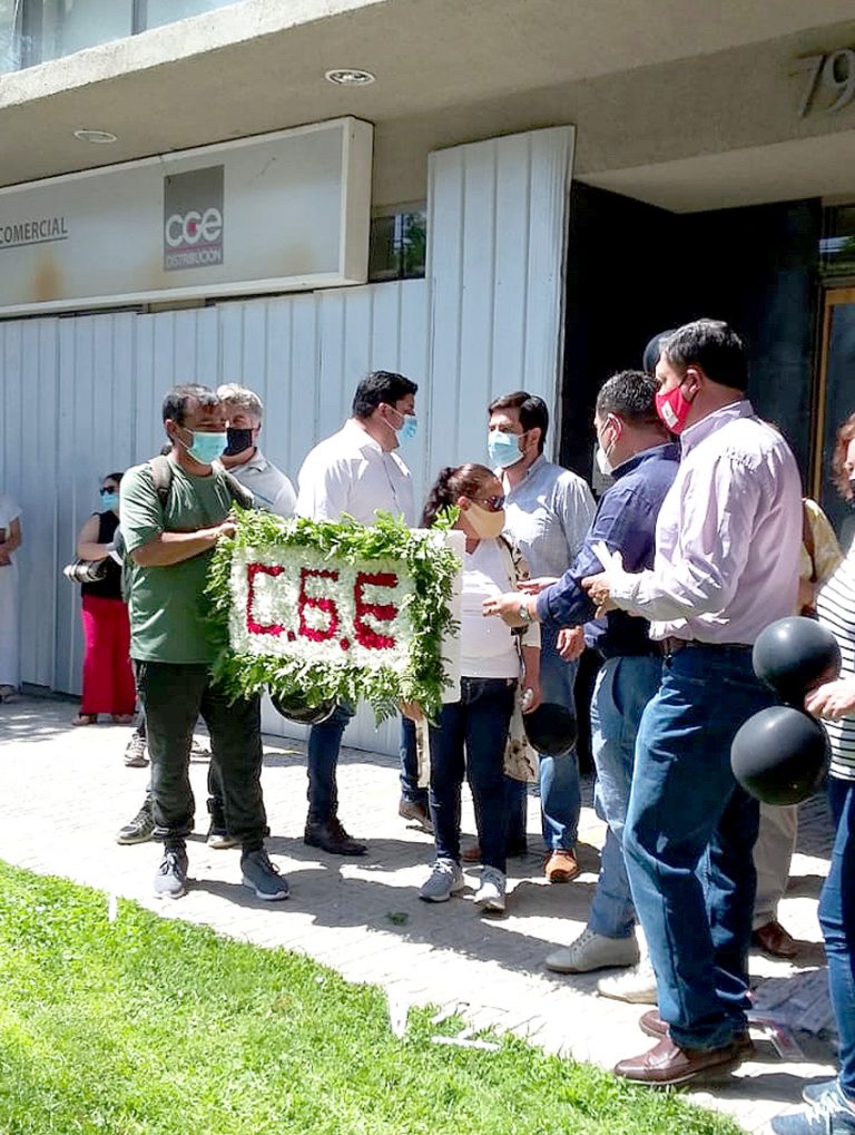 Alcalde de Pelarco realiza una serie de protestas contra CGE por mal servicio en su comuna