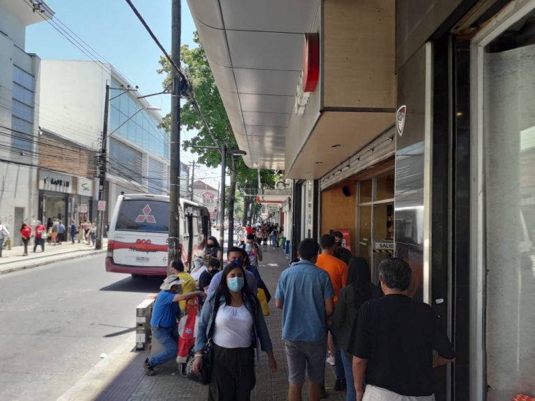 Covid-19: 49 comunas del país tienen más de 100 casos activos