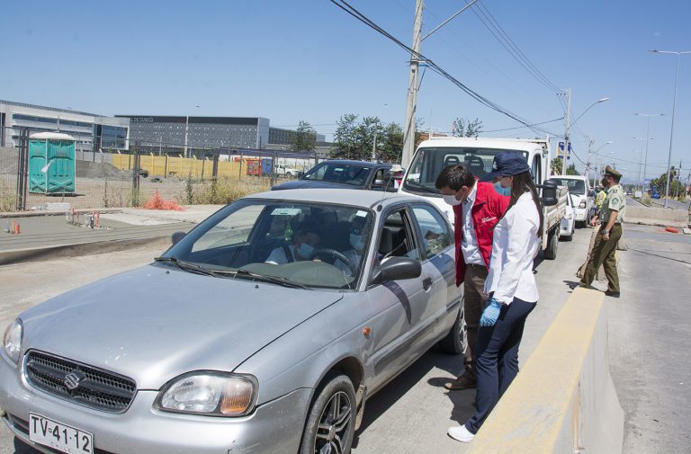 Aumentan controles vehiculares en  comunas que están en cuarentena