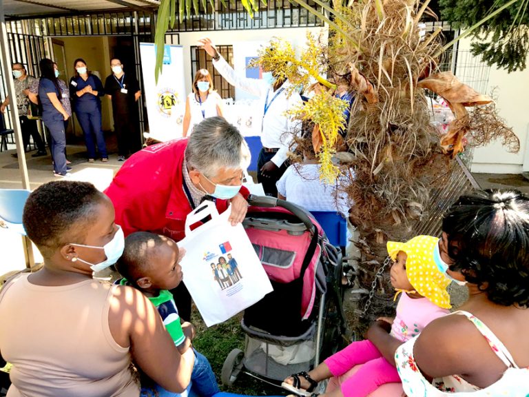 Población migrante de Linares recibió kits preventivos del Covid-19 de parte del SSM