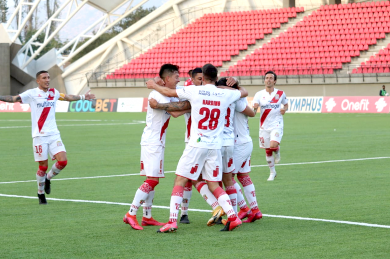 Curicó unido se queda en la primera división