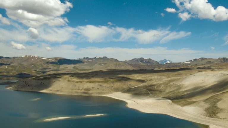 “Alerta Amarilla” por aumento de sismicidad de complejo volcánico Laguna del Maule