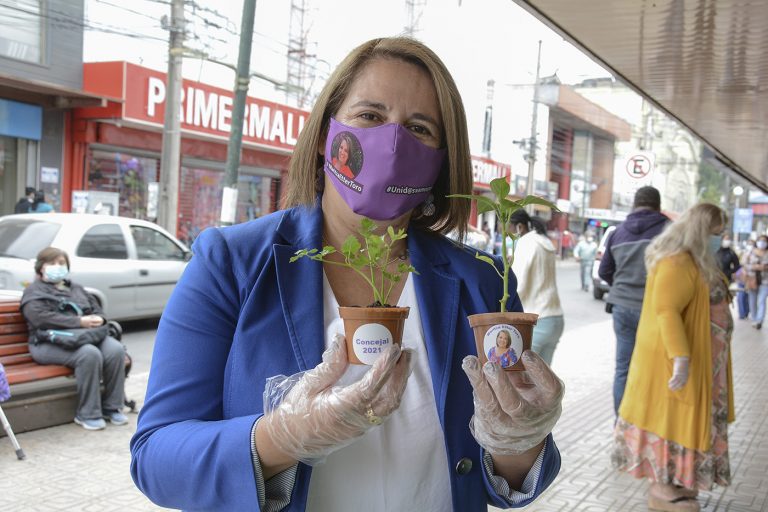 Maritza Etter inició campaña para concejal de Curicó