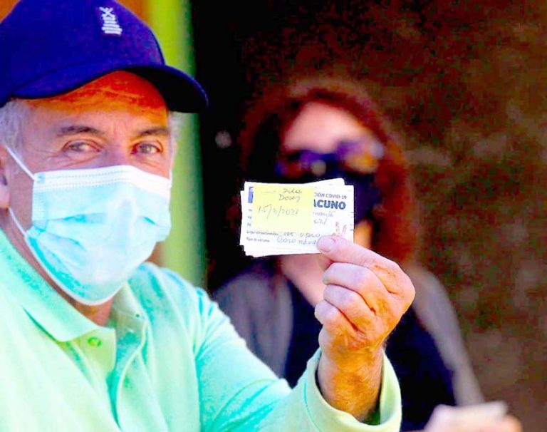 Vecinos de Upeo recibieron primera dosis de la vacuna