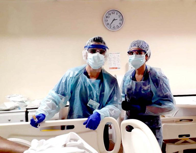 Expertas advierten que profesionales de la salud requieren intervención urgente para mejorar sus entornos laborales