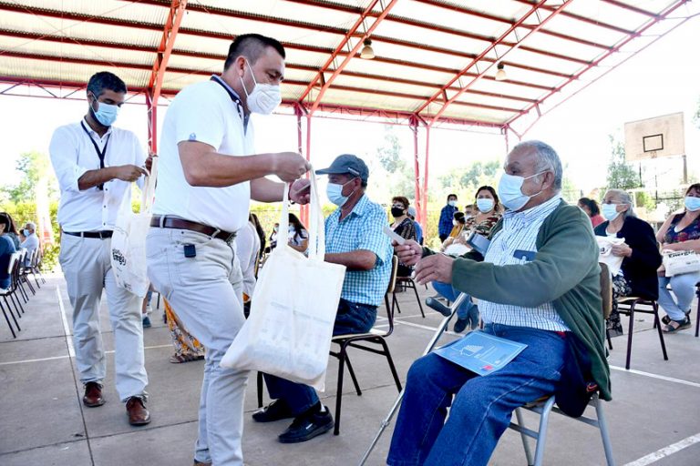 Junto a vecinos de Sagrada Familia promueven la importancia de la Eficiencia Energética