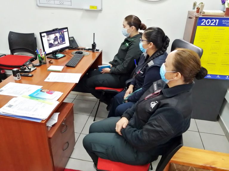 Personal de Gendarmería del Maule es  capacitado por el OS7 de Carabineros