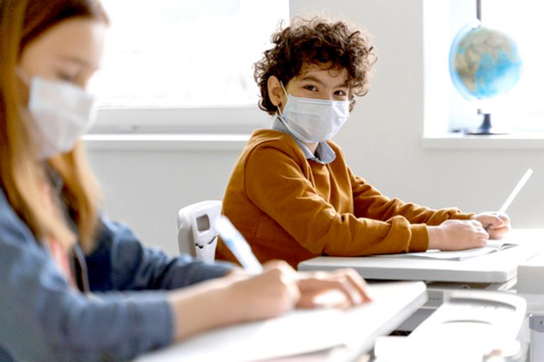 “Nivel de ocupación de camas UCI debe ser tomado en cuenta para definir regreso a clases”