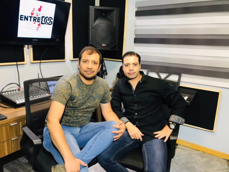 Dúo maulino Entredos lanza su carrera musical con “Te Extraño”