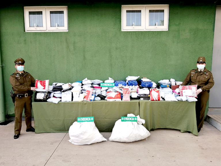 Carabineros de San Clemente detiene a tres personas por robo de encomiendas