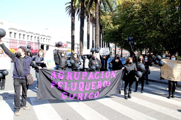 Profesionales del área estética exigen un permiso para retomar sus labores
