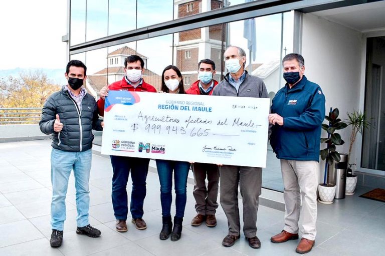 Agricultores comienzan a recibir ayuda de emergencia por dañinas lluvias veraniegas