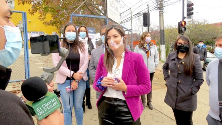 Andrea Camargo entregará palomas de campaña para hacer refugios para animales