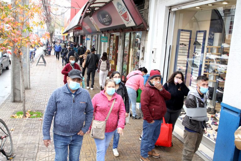 Curicanos se volcaron a las calles este jueves