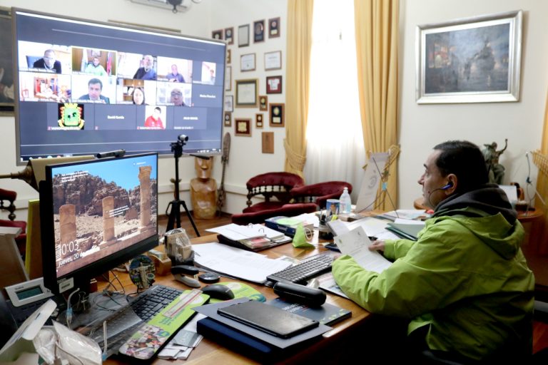 Alcalde de Curicó presentó los  ejes para enfrentar la Cuarentena