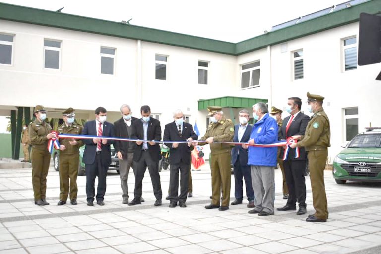 Presidente de la República inauguró un estadio y comisaría en Cauquenes
