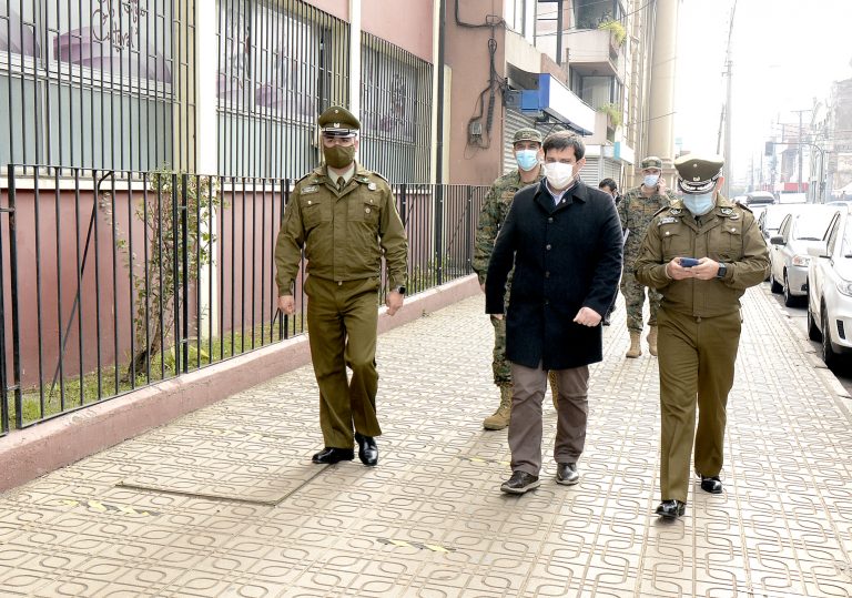 Intendente verificó buen funcionamiento en los locales de votación del Maule Norte