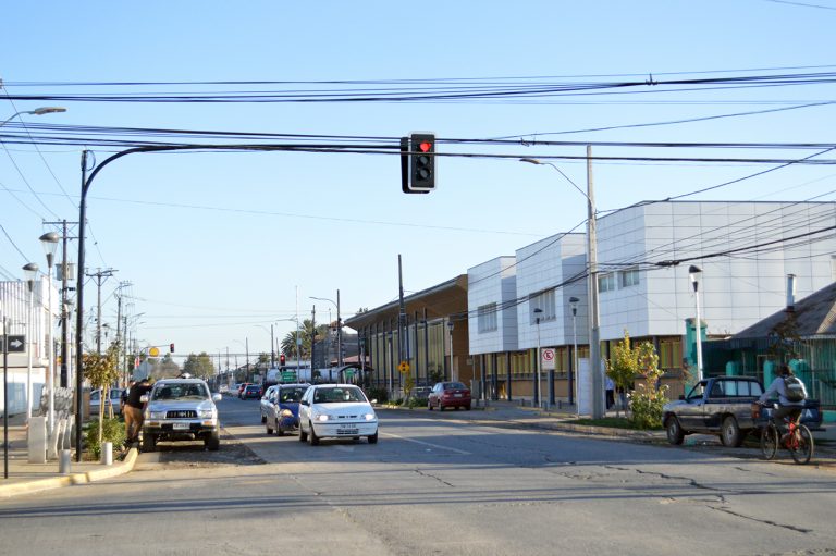 Comienzan a funcionar nuevos semáforos en Molina