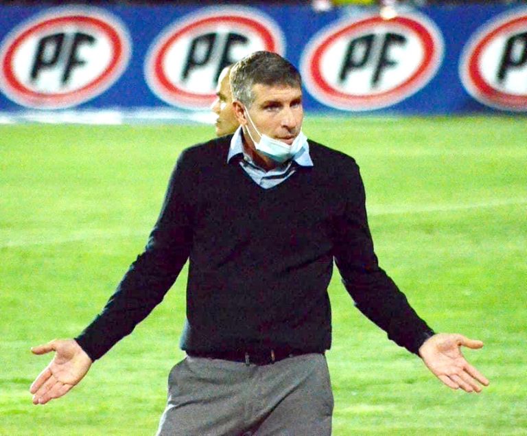 Palermo por ahora sigue en Curicó Unido