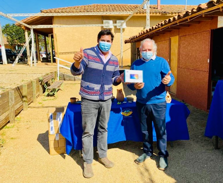 Artesanos de Vichuquén reciben apoyo del Fosis