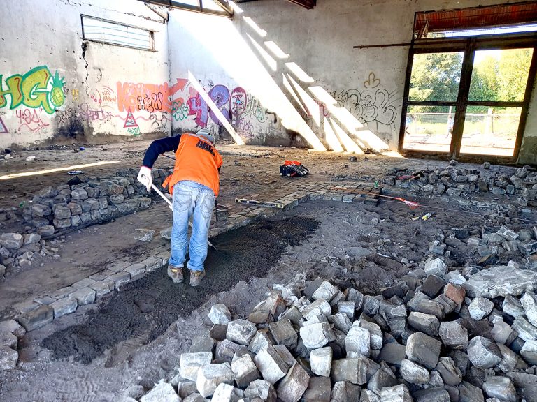 Restituyen adoquines en estación de Ferrocarriles