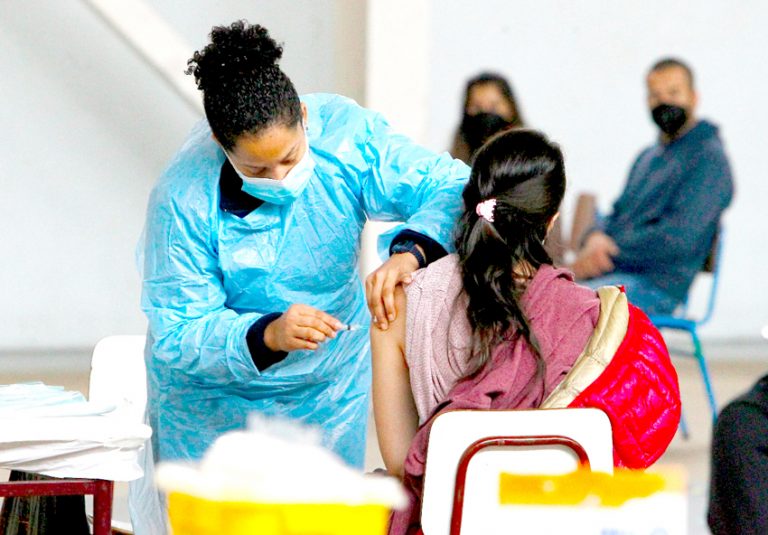 Positiva respuesta de curicanos que se vacunaron este sábado