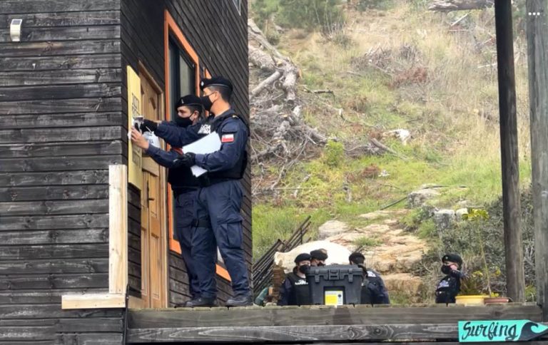 Armada desaloja y clausura cabañas de conocida “toma VIP” en sector Maguillines de Constitución