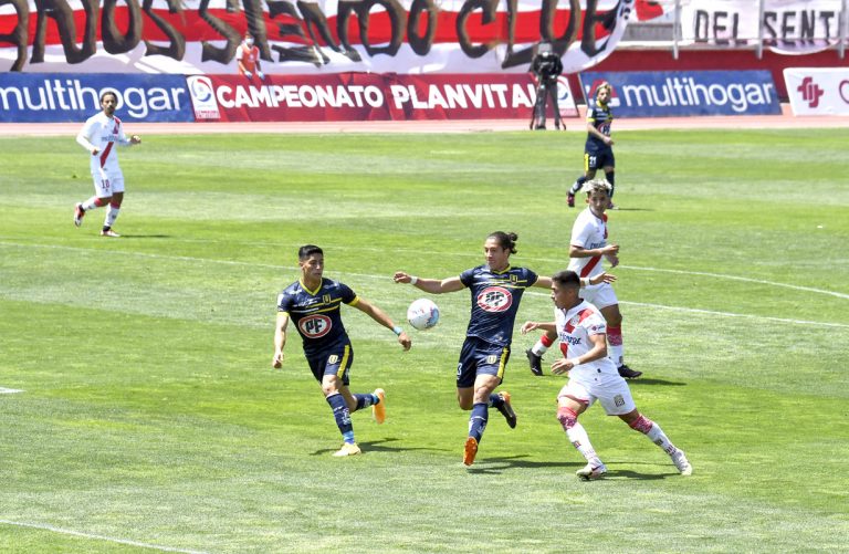 Curicó Unido juega mañana en la granja