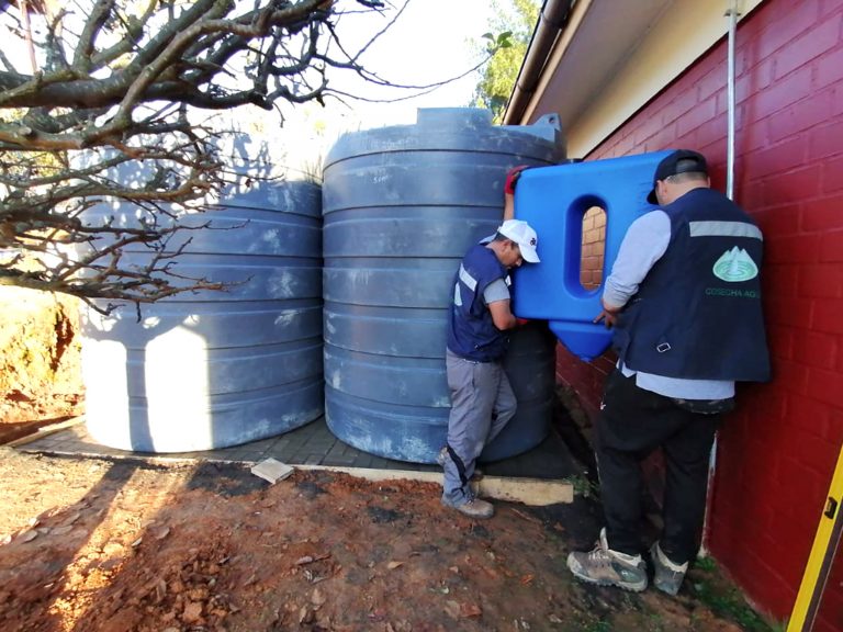Captación de agua lluvia beneficiará a 100 alumnos y profesores en Licantén