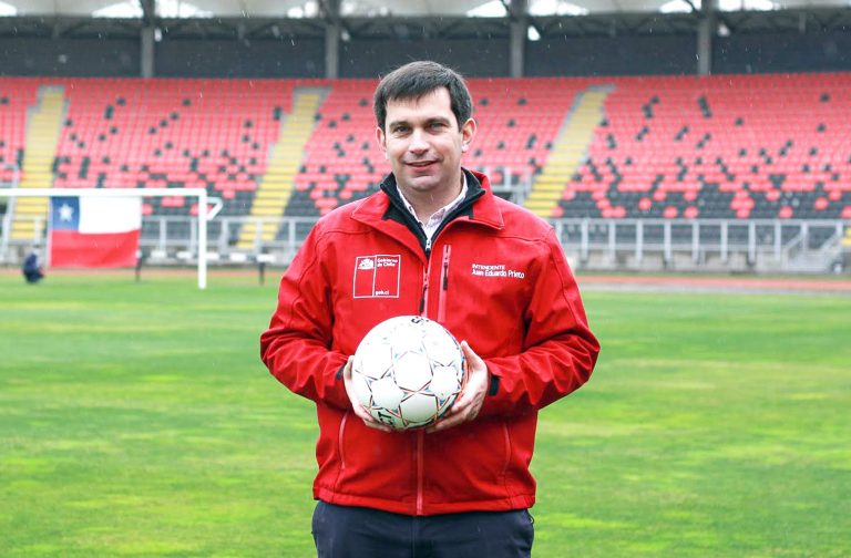 Recintos deportivos al aire libre podrán funcionar con aforos reducidos en comunas en cuarentena o transición