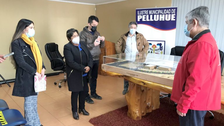 Comuna de Pelluhue recibió maqueta de futuro Centro de Salud de Curanipe