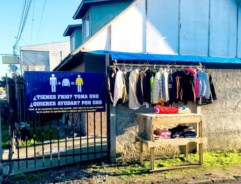 Vecina habilitó “Ropero Solidario” en Curicó