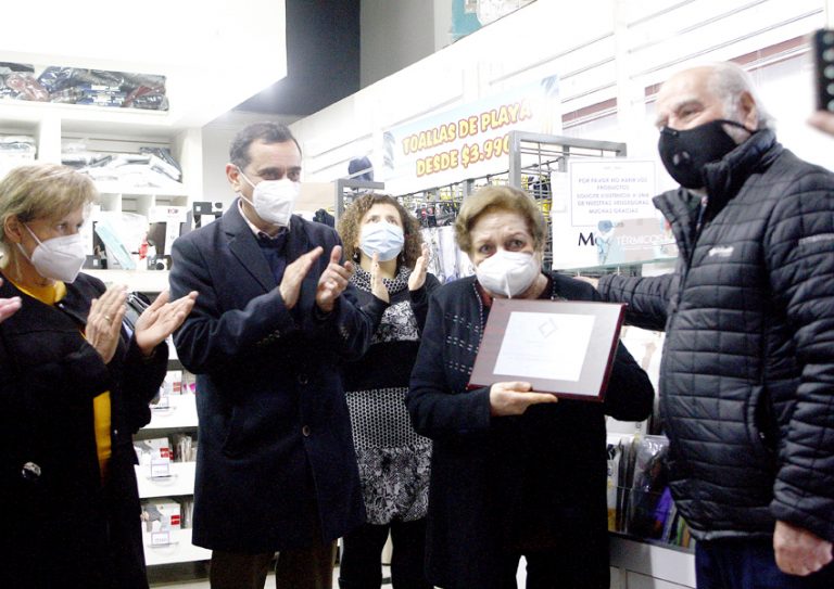 Reconocen la tradición y el esfuerzo de  curicanos en el Día Nacional del Comercio