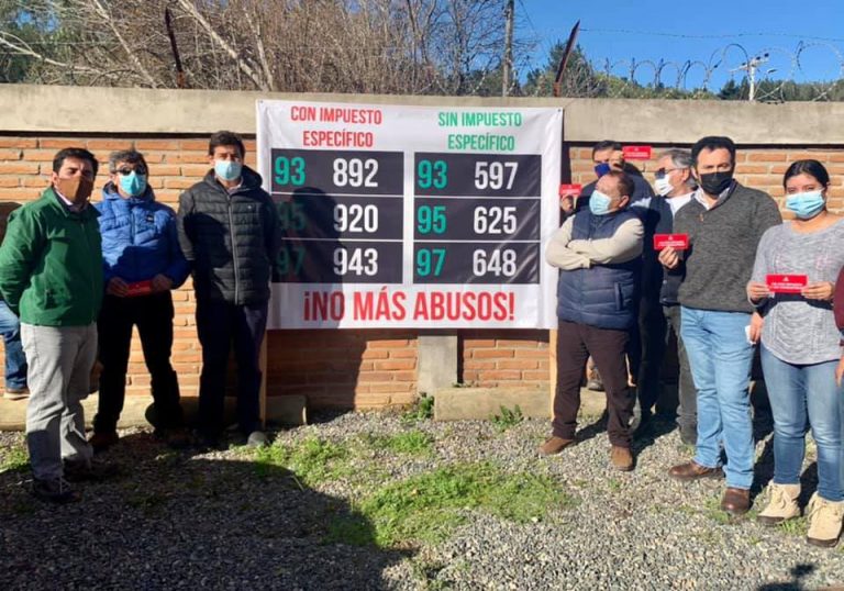 Alcalde de Pelarco inicia campaña para  terminar con impuesto a los combustibles