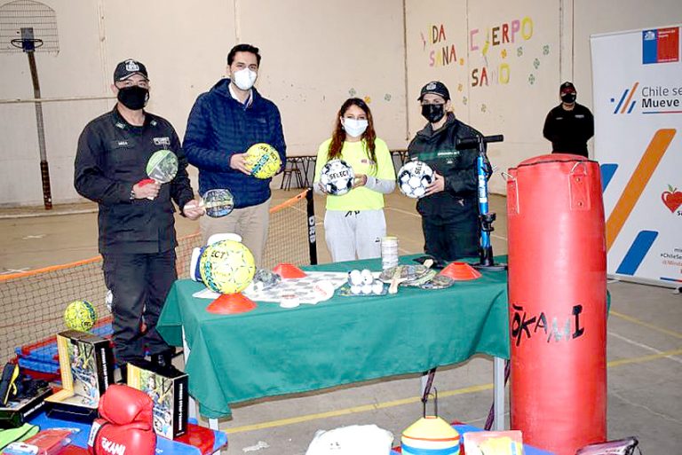 Material deportivo entregó IND-Maule a Gendarmería