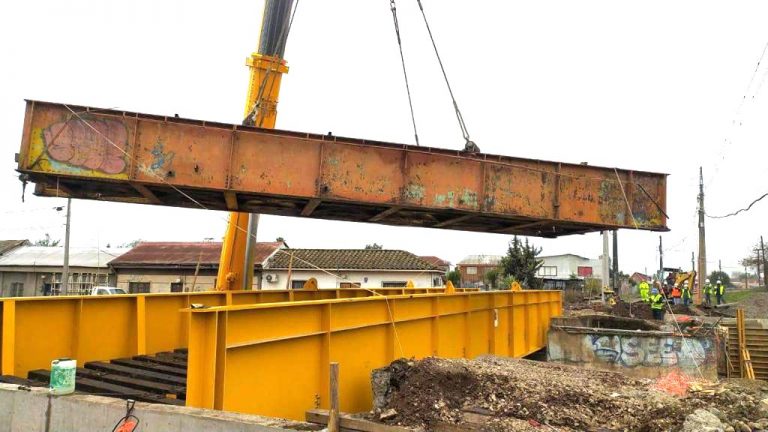 Eje Freire-Alessandri: Instalan nuevo  puente ferroviario en paso bajo nivel