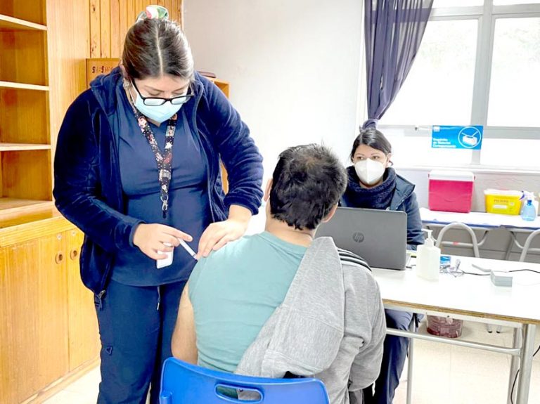 Covid-19: Supervisan inicio de proceso de vacunación para menores de 18 años