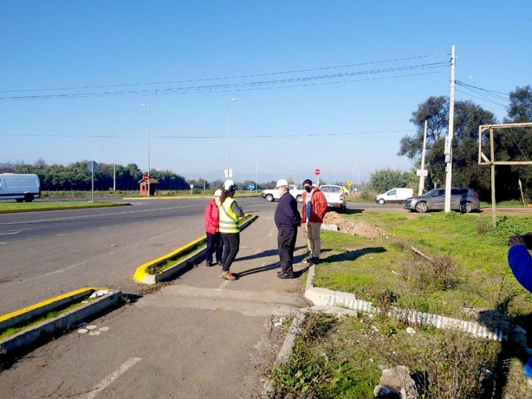 Avanzan obras de seguridad vial en bypass de San Clemente y construcción de nuevas casas