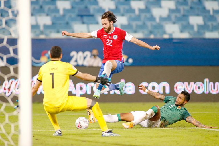Con gol de brereton: Chile sufre para vencer a Bolivia