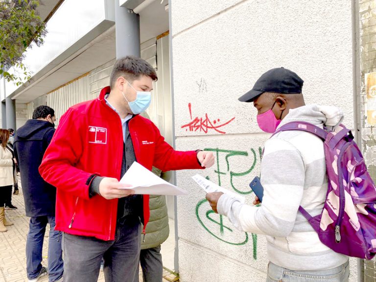 Gobernador entregó información para postular al IFE Universal