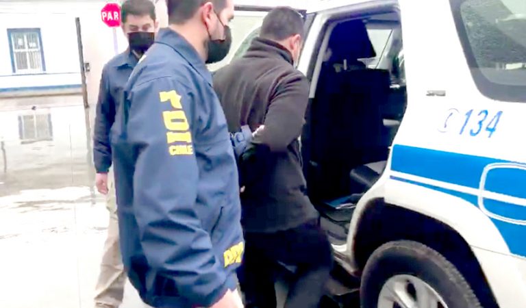 PDI de Linares detuvo a garzón que cambiaba tarjetas bancarias a clientes